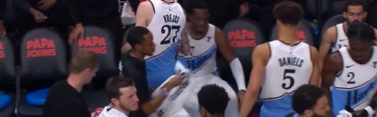 mk体育在线官网悬念还在！反击两分三分连珠炮 老鹰1分多钟11-0攻势打停火箭