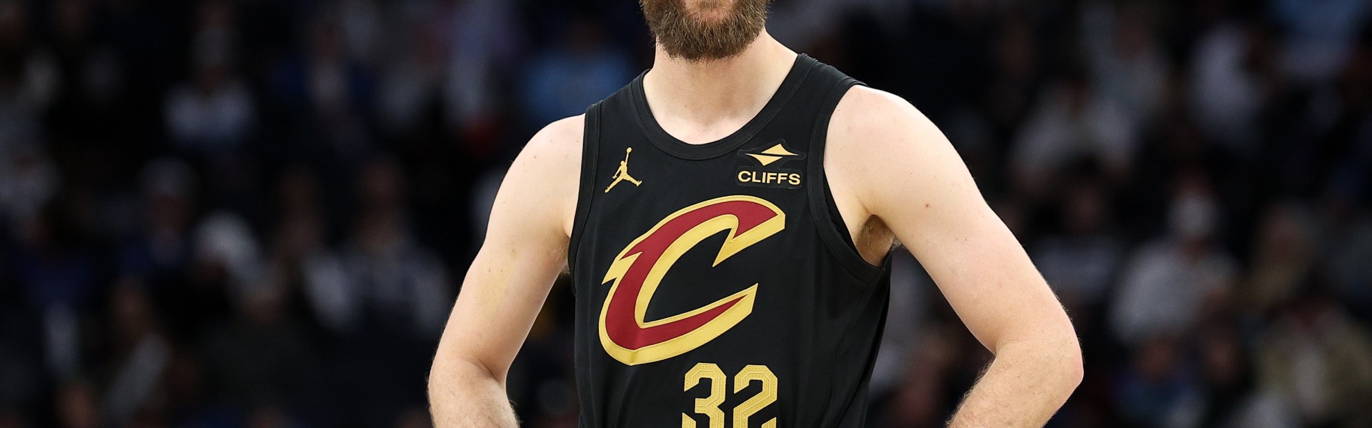 mk体育平台网页版入口骑士官方：迪恩-韦德遭遇右膝骨挫伤 将大约两周后进行重新评估