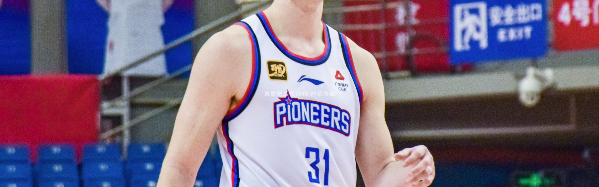 mk体育平台网页版入口今天状态不对！大卫-詹姆斯10中3拿到10分20板 6次失误