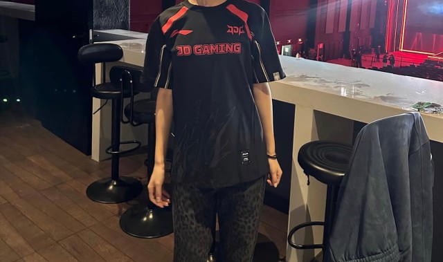 mksports体育Peyz姐姐分享JDG主场观赛照：会一直支持你的