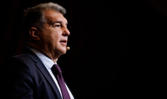 mk体育在线登录入口拉波尔塔向巴萨更衣室解释注册问题，被问“这些之前不能做吗？”