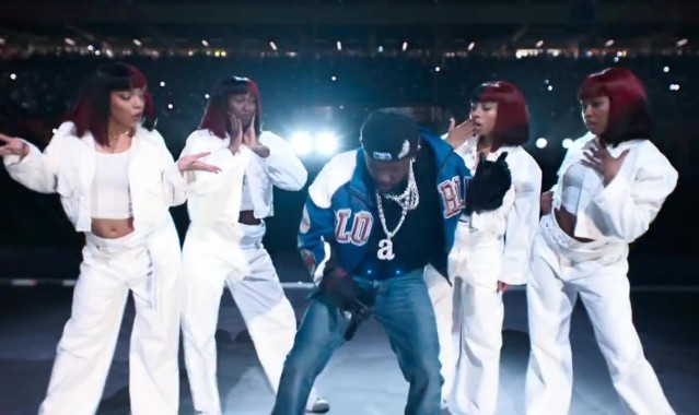 mk体育官方网站入口嘻哈天王！肯德里克-拉马尔带来超级碗中场秀，演唱了NOT LIKE US