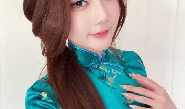 mk体育官方网站入口穿上旗袍韵味十足！Kitty晒照：新年快乐，祝大家蛇年大吉~