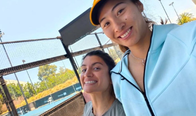 和郑钦文吃年夜饭，帅哥身份曝光，关系紧密，郑钦文妈妈亲自下厨