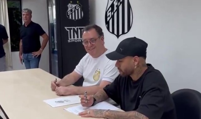 mk体育app官网喜剧效果满分🤣内马尔签合同时签字笔出问题，现场大家爆笑！