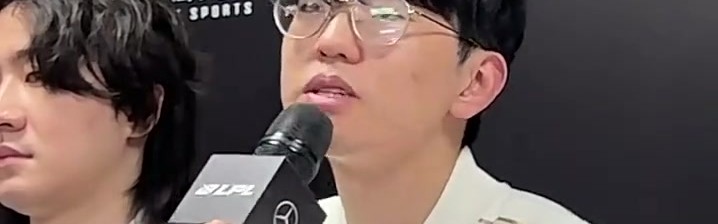 mk体育官方网站入口心态彻底崩了！JieJie赛后采访仰头真是欲哭无泪 Daeny教练在旁偷偷安慰