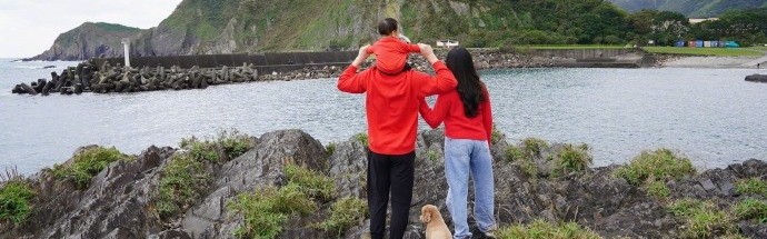 mk体育app官网新年继续加油！林书豪晒一家人合影：祝大家蛇年吉祥 幸福安康！