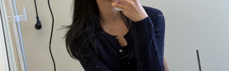 mk体育平台网页版入口LCK主持尹秀彬晒照：你们觉得我散着头发好看，还是扎着好看呢？