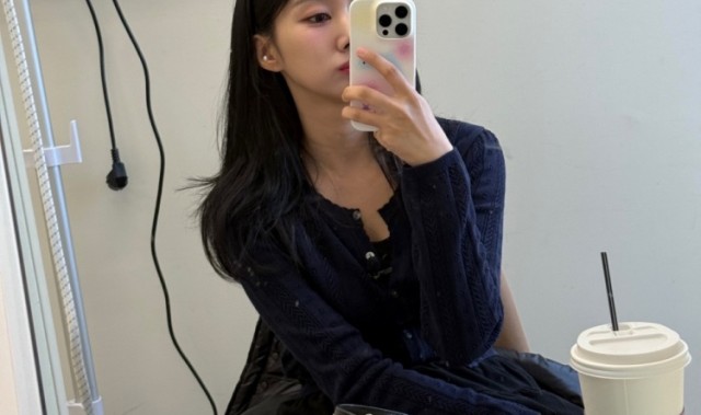 mk体育平台网页版入口LCK主持尹秀彬晒照：你们觉得我散着头发好看，还是扎着好看呢？