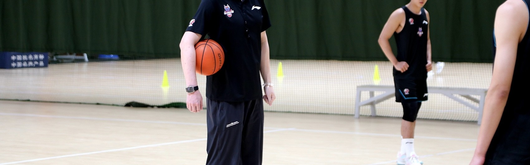 mk体育平台网页版入口邱指导有东西！山东男篮提前12轮锁定季后赛席位 本赛季第三快