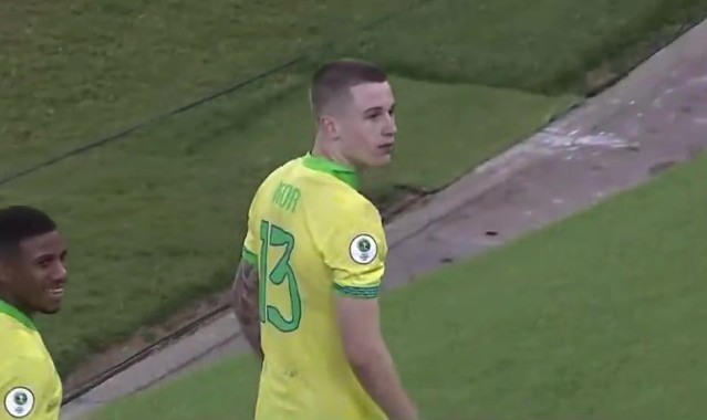 mk体育平台网页版入口挑衅！巴西U20球员赛中凶狠犯规，赛后对阿根廷球迷指着队徽比划5