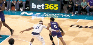 mk体育app官网听说想交易我？加福德半场8中7爆砍21分7板3帽 对位的马威1分4犯