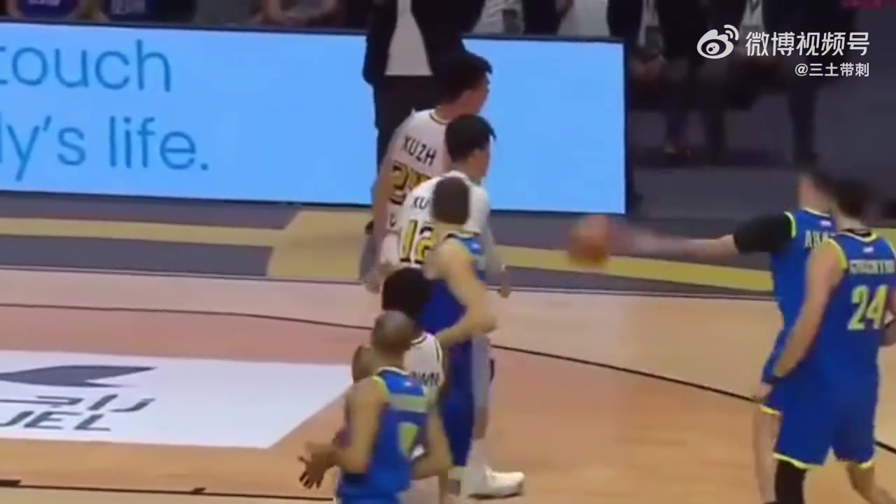 mksports体育😯亚一控！被许钟豪撞伤的阿拉基自宣接受手术&赛季报销💔